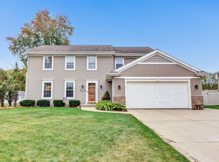 1307 Blue Ridge Dr, Green Bay, WI 54304