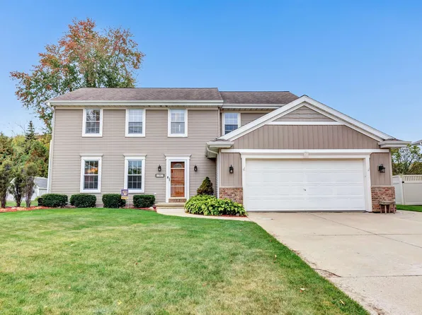 1307 Blue Ridge Dr, Green Bay, WI 54304
