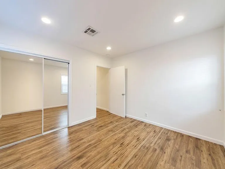 11613 Haynes St — Photo 6