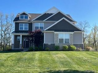 2500 Walnut View Dr, Howell, MI 48855