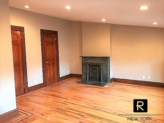 Rented by R New York | media 40