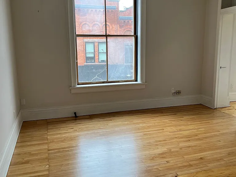 2854 Dundas St W — Photo 5