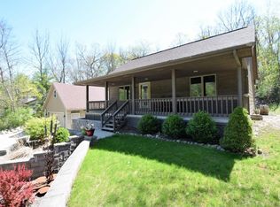 4323 Golf Dr, Waterford, WI 53185