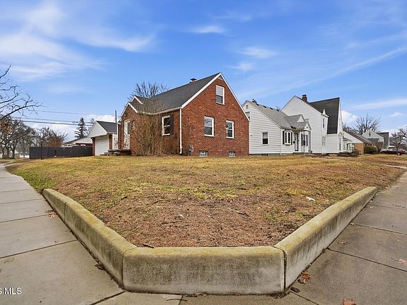 3rd image of 4726 Bowen Rd