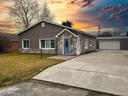 66 Algansee Dr photo 1