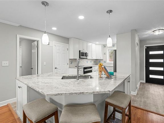 5th image of 8512 Belleview Ave