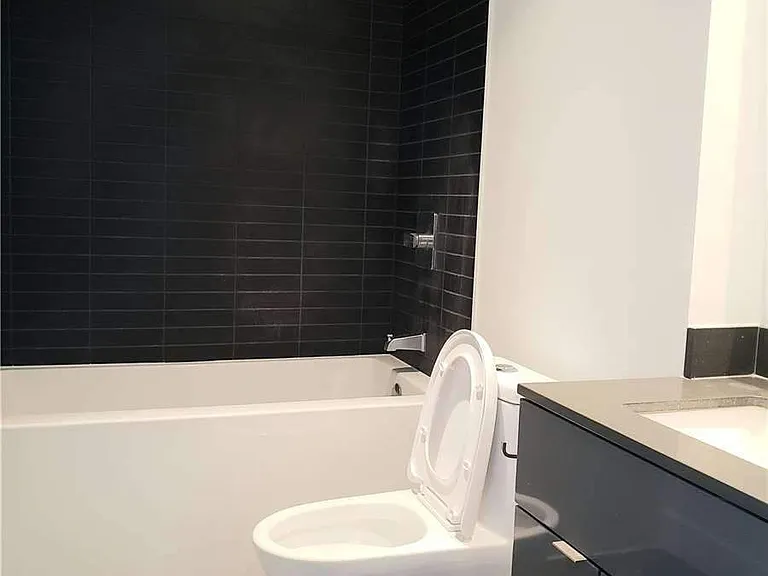 7 Grenville St #3406 — Photo 10
