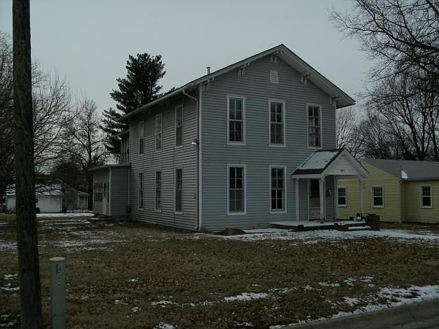 2nd image of 809 E Kaskaskia St