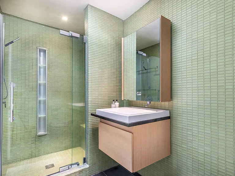 111 W Charlton St — Photo 40