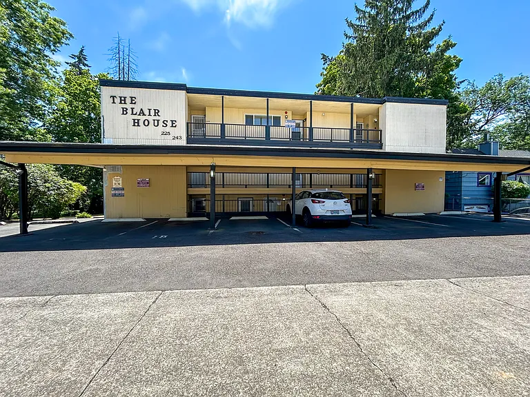 227 24th St SE — Photo 27