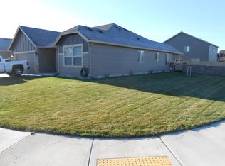 902 Cascade Ave, Moxee, WA 98936