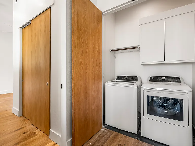 905 SE 4th St #210 — Photo 13