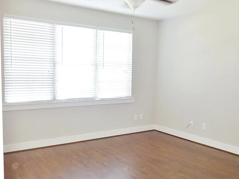 555 Polo Way — Photo 5