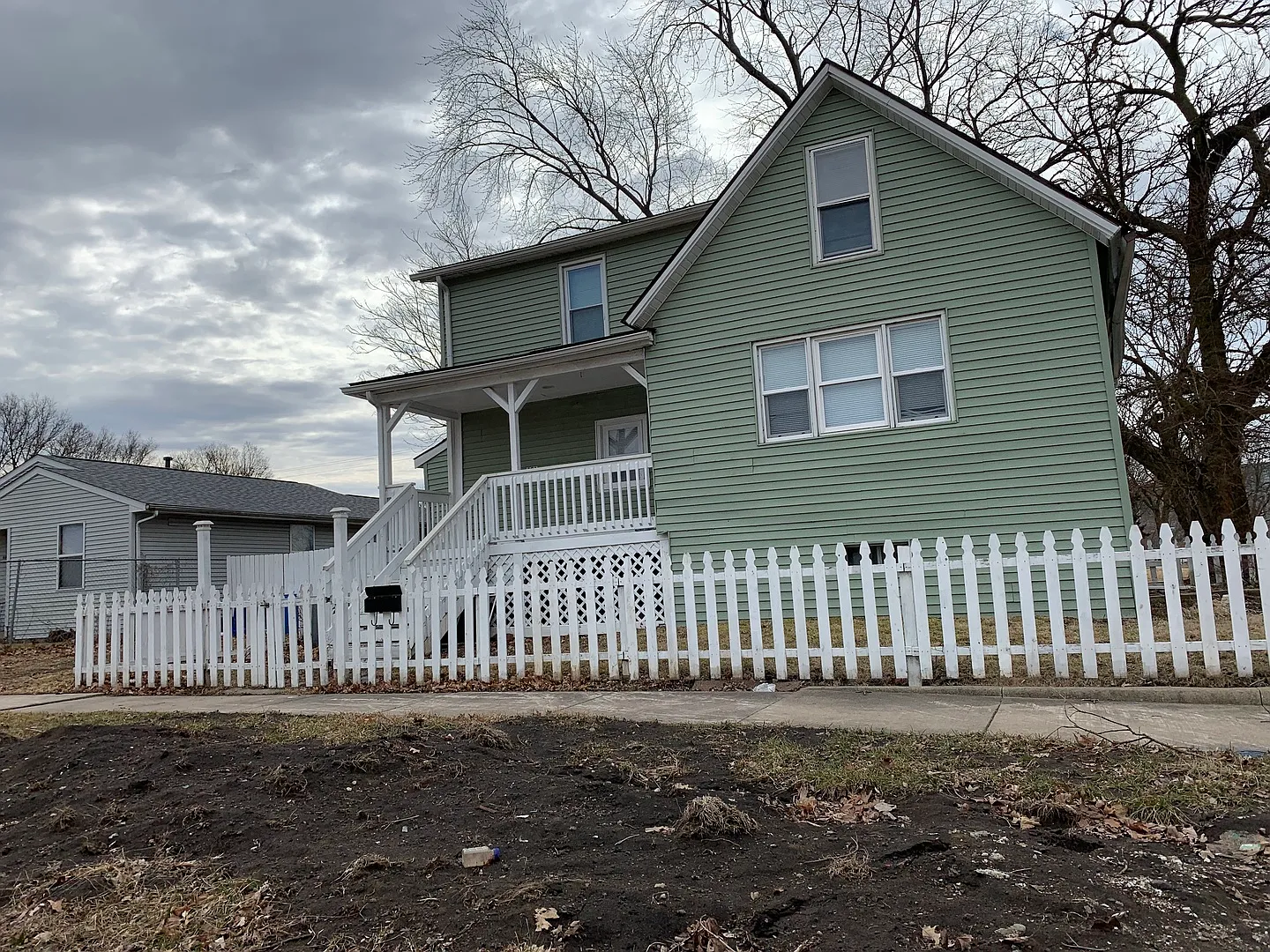 401 E Hill St photo 1