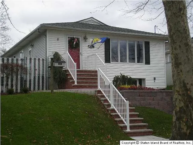 158 Hooper Ave photo 1