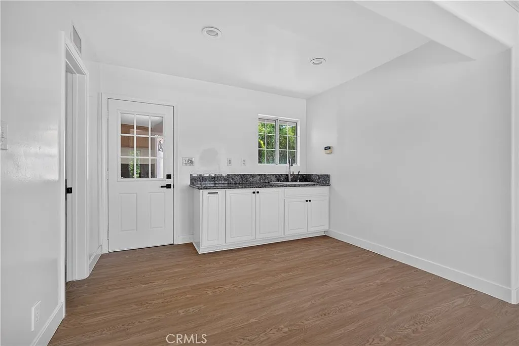 1 bed, 400 sqft, $1,950 — Photo 4