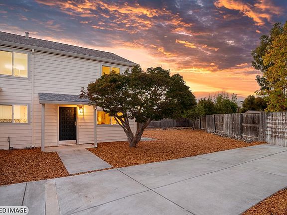 3rd image of 121 Verde Court