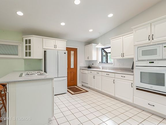 5th image of 830 Holbeck Dr