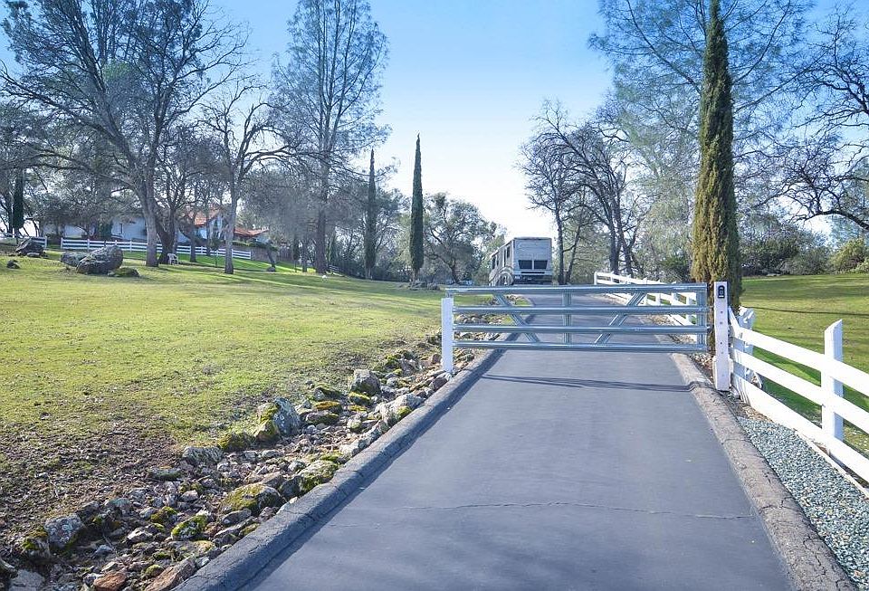 1st image of 2380 Sleepy Hollow Dr
