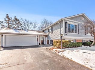 807 W Hackberry Dr, Arlington Heights, IL 60004