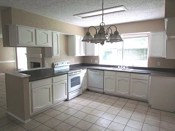 3rd image of 9915 Golden Meadow Dr