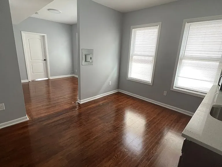302-304 Howard Ave — Photo 6