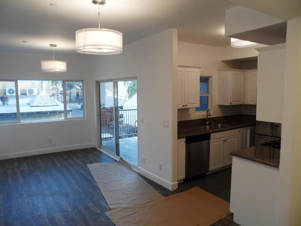 3 bed, 1400 sqft, $4,500 — Photo 3