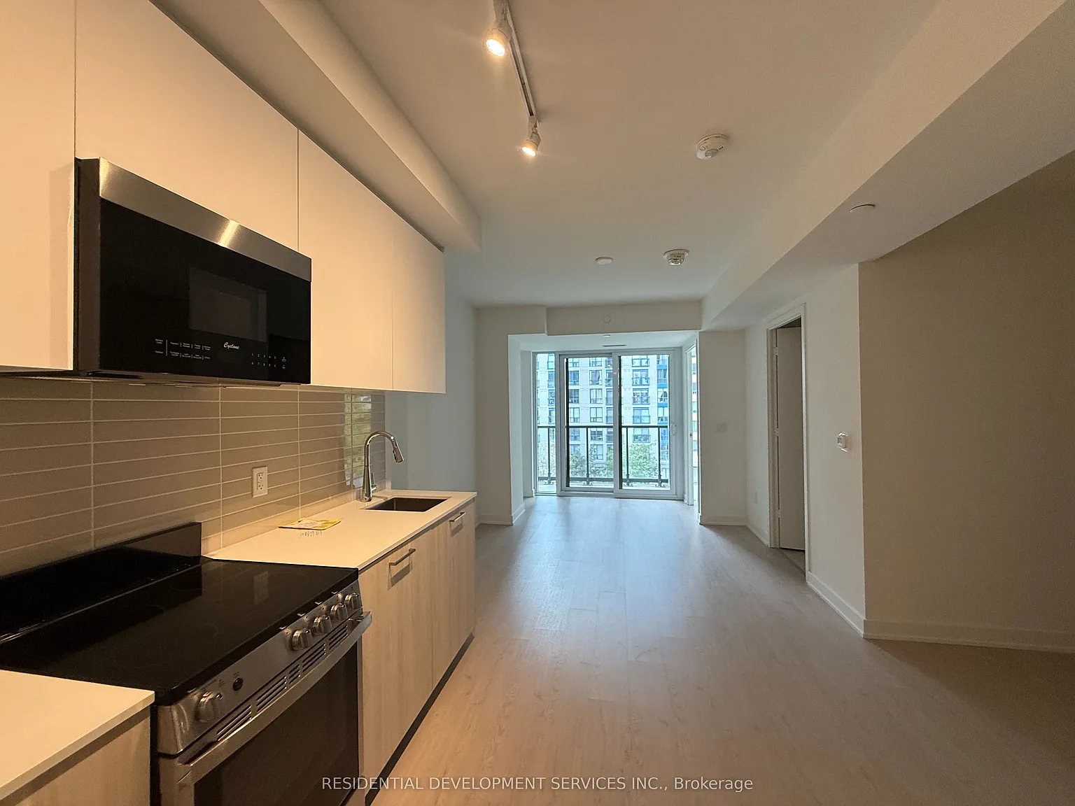 Ivy Condos — Photo 3