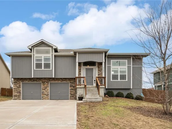 21631 Johnson St, Spring Hill, KS 66083