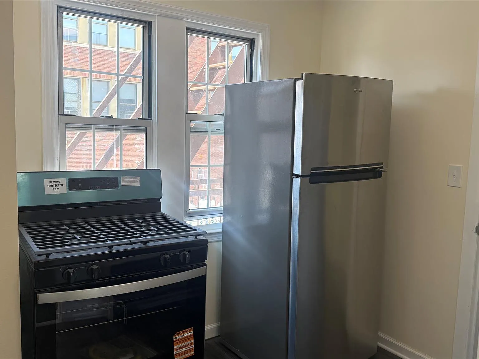 2 bed, 1.0 bath, 900 sqft, $2,700 — Photo 4