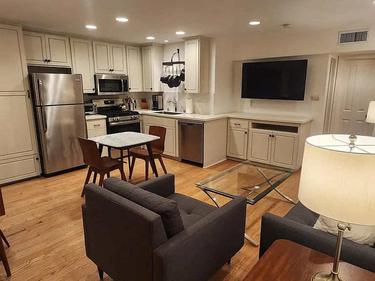135 Montana Ave #5 — Photo 3