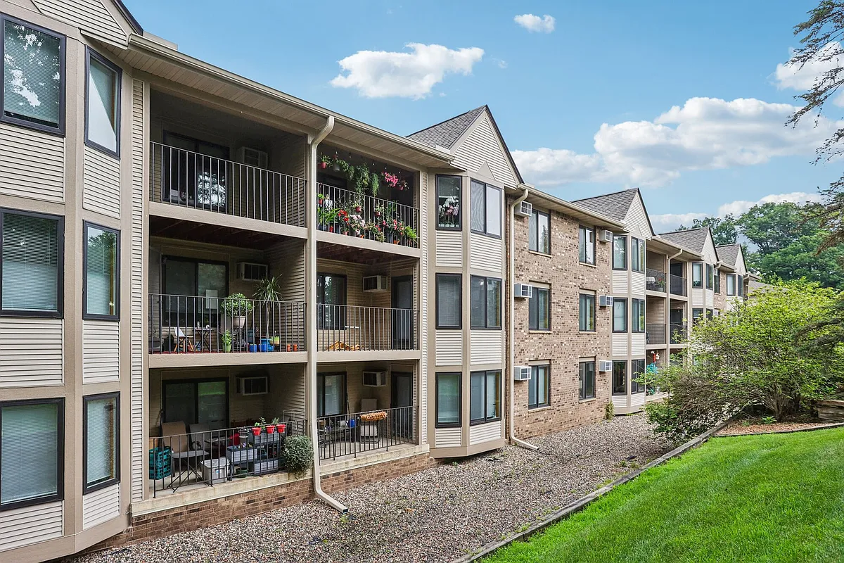 Building Photo - Vernon Oaks Apartments