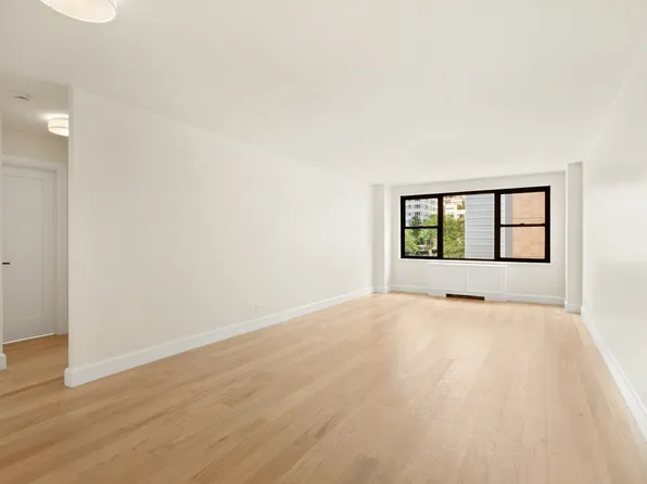 301 East 69th Street image 2 of 14
