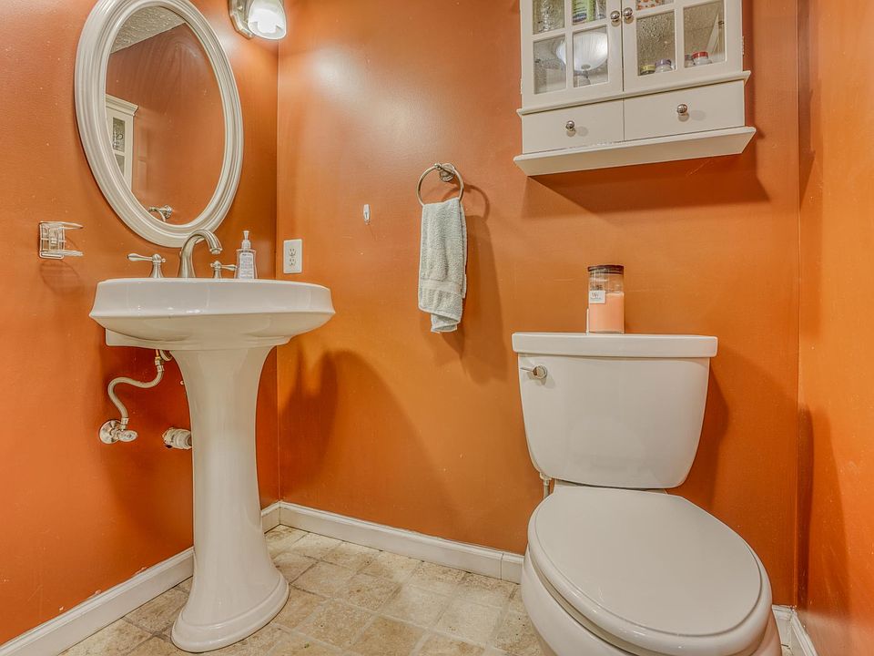 Lower Level Full Bath