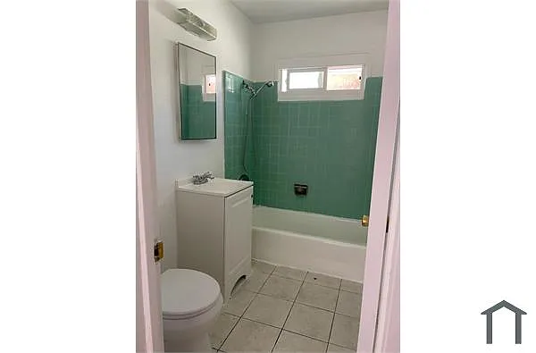 Building Photo - 148 N Vecino Dr
