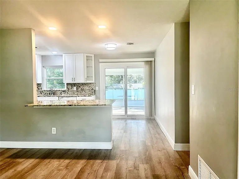 3020 SE 11th St — Photo 7