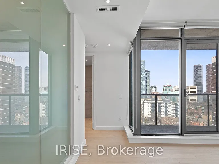 81 Wellesley St E #1808 — Photo 2
