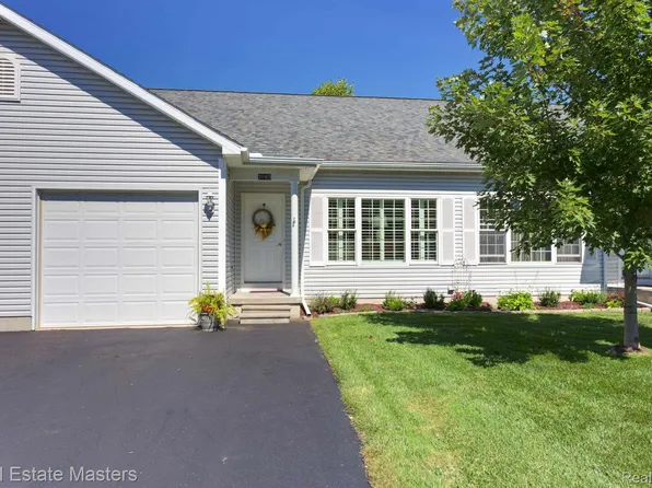 2065 Pauls Ct, Marysville, MI 48040