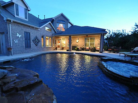 Lagoon-style pool! Yard is professionally landscaped!