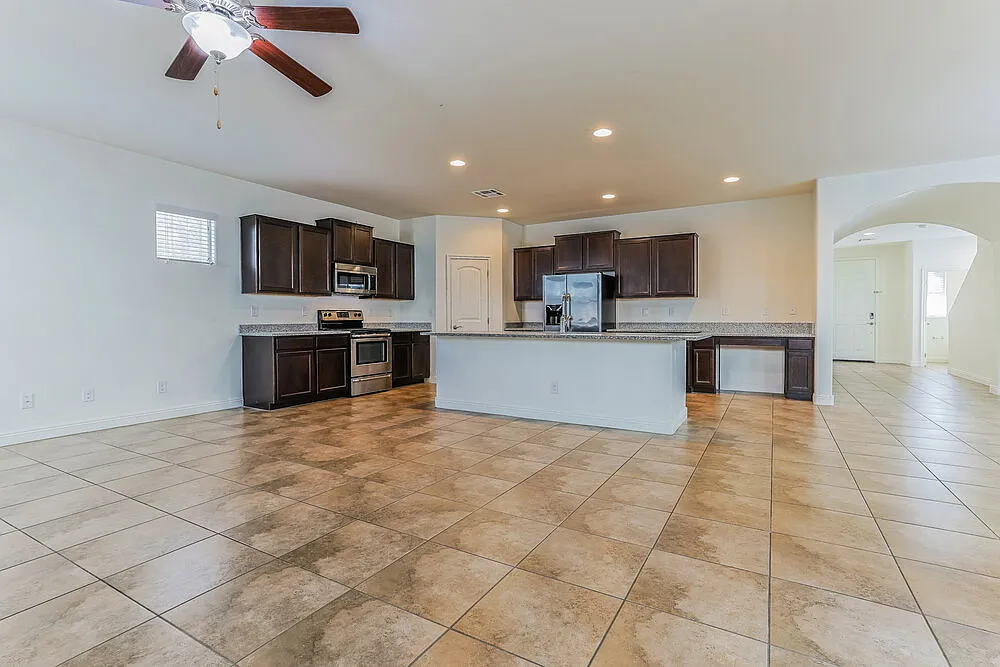 4 bed, 2.5 bath, 2482 sqft, $2,895 — Photo 4