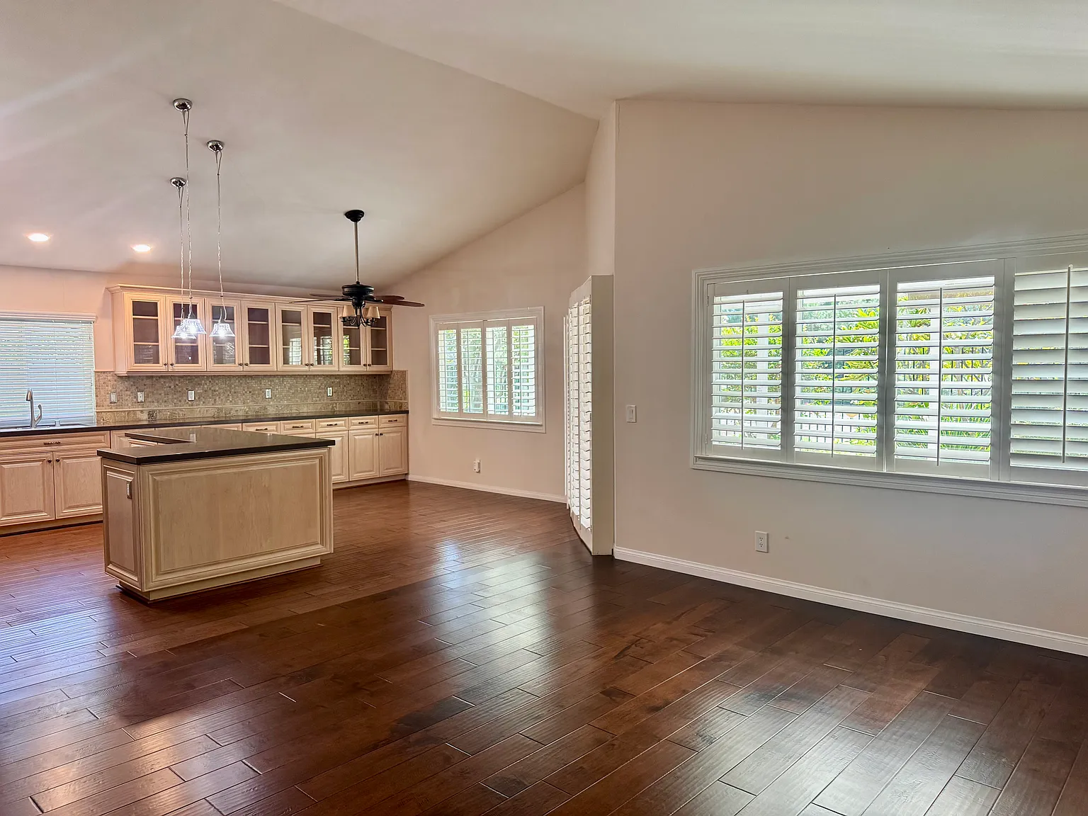 3 bed, 1282 sqft, $4,700 — Photo 3
