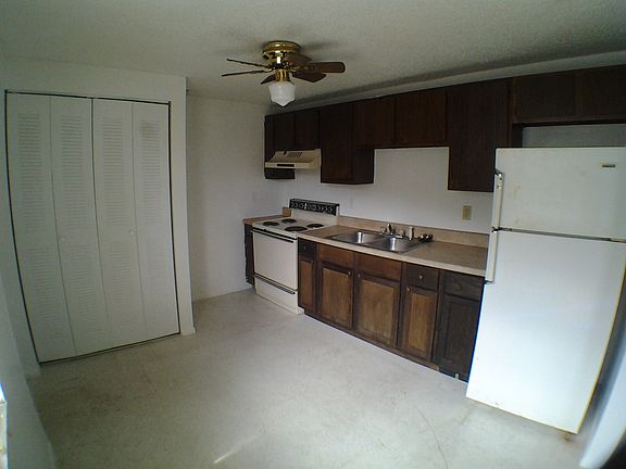3rd image of 1125 62nd Avenue Dr E