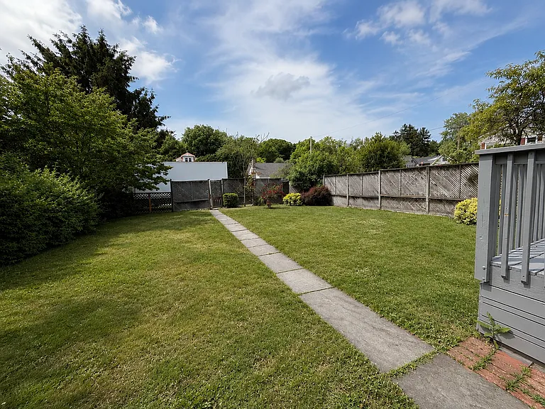832 Thomas St #834 — Photo 4