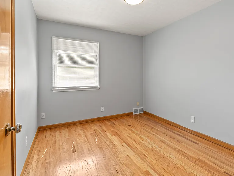 11214 Leavenworth St — Photo 21