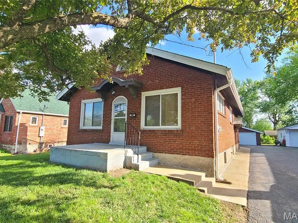 6104 Heege Rd, Saint Louis, MO 63123