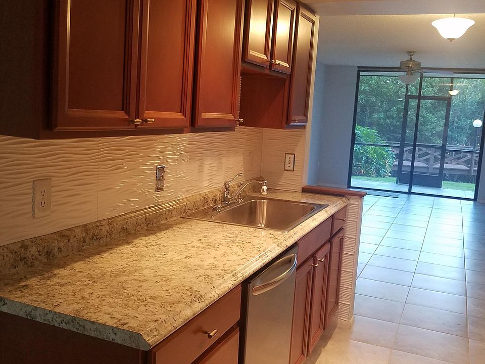 Spacious New Kitchen