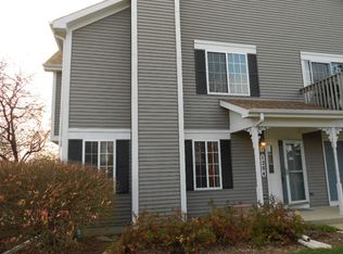1204 Sandhurst Ln, South Elgin, IL 60177