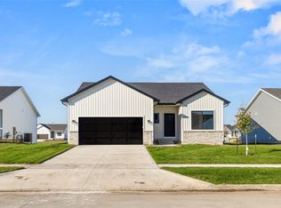585 NW Compass Ave, Waukee, IA 50263