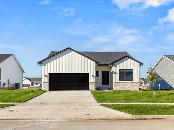 585 NW Compass Ave, Waukee, IA 50263