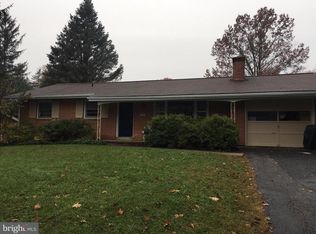 736 Farmingdale Rd, Lancaster, PA 17603